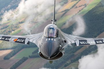 F-16 Demo Team Belgische Luchtmacht, Dark Falcon. van Jaap van den Berg