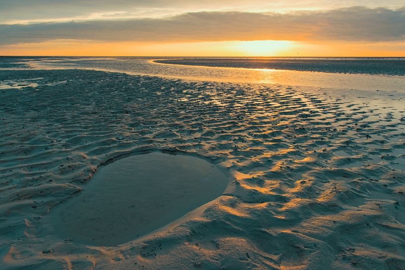 Zonsondergang op het strand van Schiermonnikoog aan het eind van de dag van Sjoerd van der Wal Fotografie