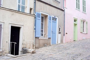 Street facade in French town by Blond Beeld