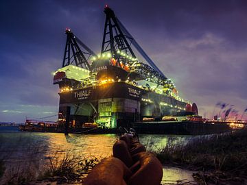 Thialf Kraan Schip. Haven van Rotterdam van Art By Dominic