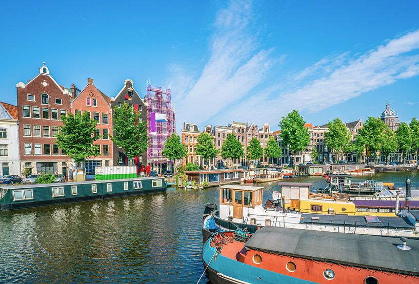 the Waalseilandgracht in Amsterdam by Ivo de Rooij