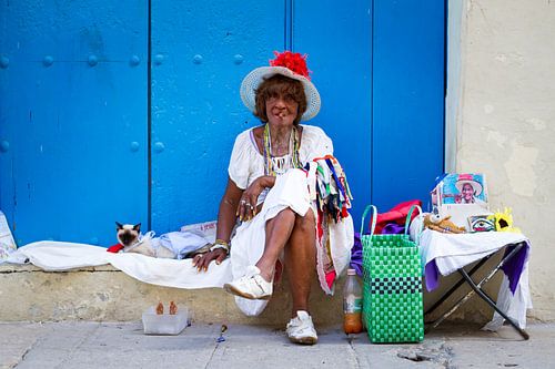 femme cubaine avec un cigare sur Karin Verhoog
