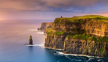 Sonnenuntergang an den Cliffs of Moher, Irland