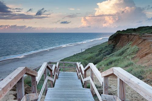 Rode klif bij zonsondergang