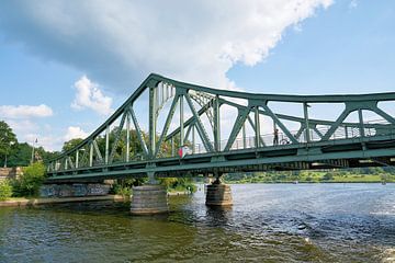 Le pont Glienicke sur la rivière Havel entre Potsdam et Berlin sur Heiko Kueverling