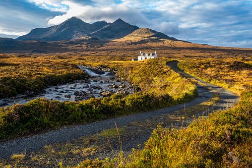Eenzaam wit huis op Skye