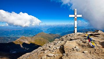 Croix au sommet de la Schneespitze 3317 m sur Christa Kramer