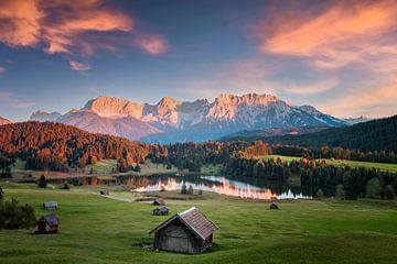 Lac de montagne dans les Alpes bavaroises sur Dieter Meyrl