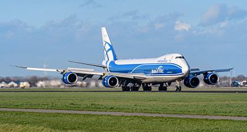 AirBridgeCargo Boeing 747-8 bij tweede poging geland.