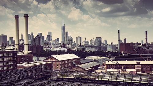 NEW YORK SKYLINE WITH OLD FACTORIES AND THE BROOKLYN BRIDGE (VINTAGE)