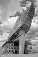 Havengebouw Antwerpen in zwart-wit