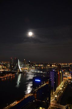 Volle Maan over Rotterdam en de Maas van Marcel van Duinen