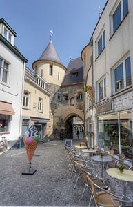 De gerenoveerde Grendelpoort in Valkenburg