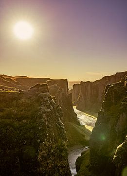 Fjaðrárgljúfur in IJsland van Patrick Groß