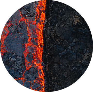 Lavarivier uit de Fagradalsfjall vulkaan (verticaal) van Martijn Smeets