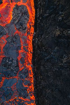 Rivière de lave du volcan Fagradalsfjall (verticale) sur Martijn Smeets