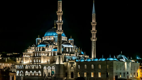 Photo de nuit de la nouvelle mosquée