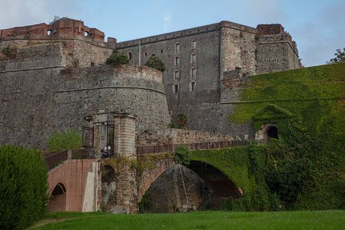 Poort van fort (Kasteel) van Priamar aan de kust van Savona, Italië