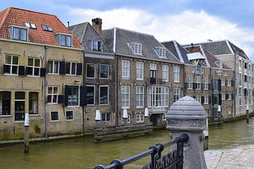 Huizen aan het water in Dordrecht van Nicolette Vermeulen