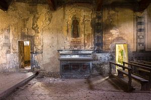 Église abandonnée. sur Roman Robroek - Photos de bâtiments abandonnés