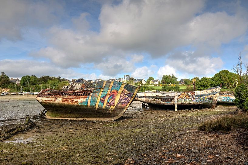 HDR urbex Cimetiere a bateaux scheepskerkhof te Quelmer bretagne van W J Kok