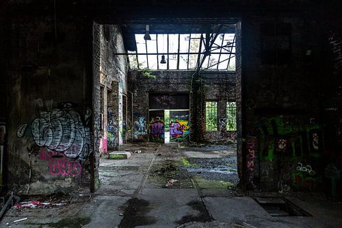 Graffiti-Türen im Hausflur