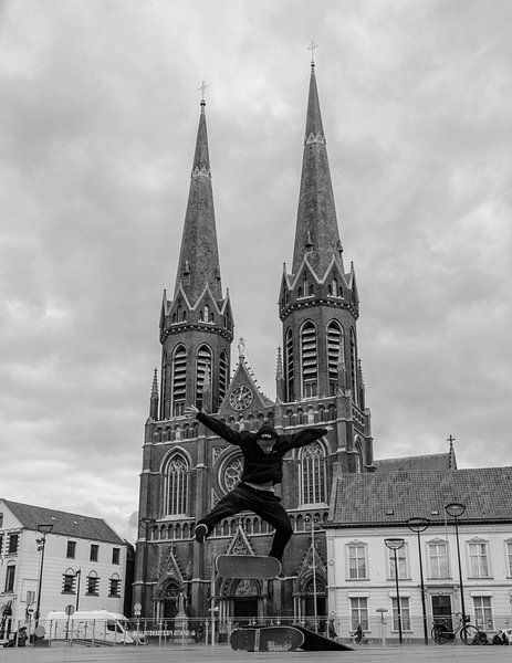 Skateboarding on D'n Tilburgse Heuvel by Freddie de Roeck