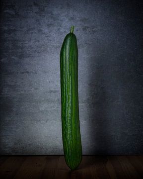 Afbeelding van een stilleven vaneen komkommer van Gerben van Buiten