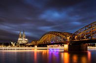 Blaue Stunde Kölner Hohenzollernbrücke von Vincent Fennis Miniaturansicht