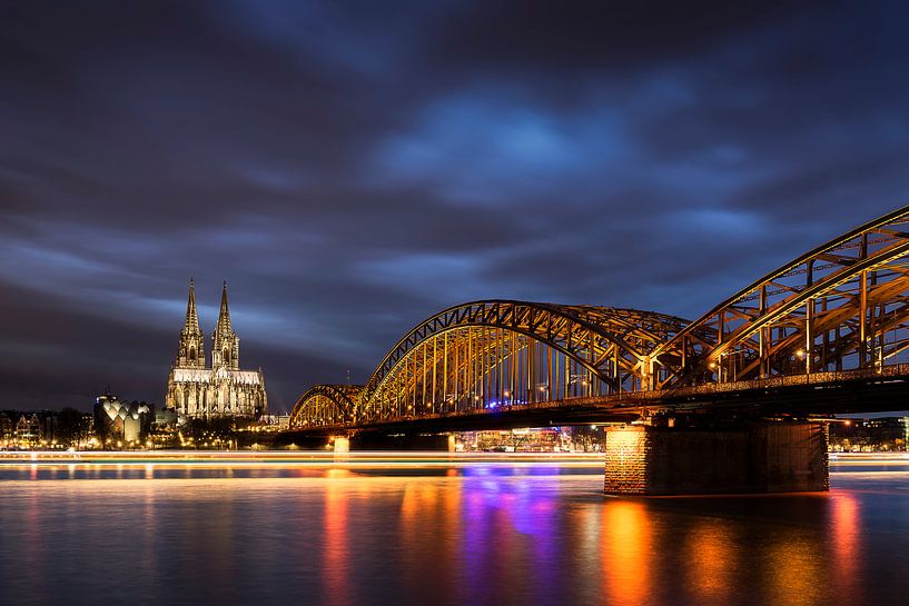 Blaue Stunde Kölner Hohenzollernbrücke von Vincent Fennis