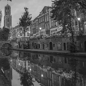 "Oude gracht" en Dom van Utrecht (zwart-wit) van Kaj Hendriks