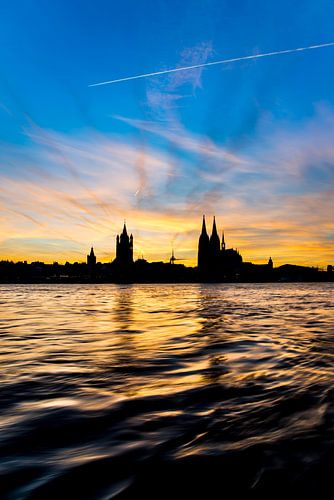 Kölner Dom bei Sonnenuntergang