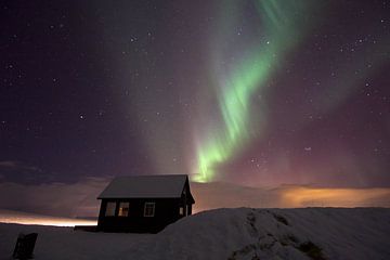 Poollicht boven IJsland. van Leon Eikenaar