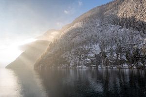 Köningssee dans les nuages et les harpes solaires sur John van de Gazelle