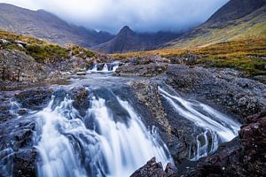 Midden in de Fairy Falls op Isle of Skye