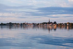 Spiegelbild des dänischen Dorfes Nysted