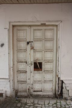 old doors van Brenda van der Hoek