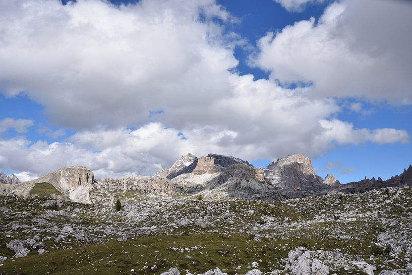 Toblinger knot and the Dreizinnen hut by Karin Jähne