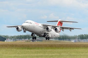 Start der Swiss British Aerospace Avro RJ100. von Jaap van den Berg