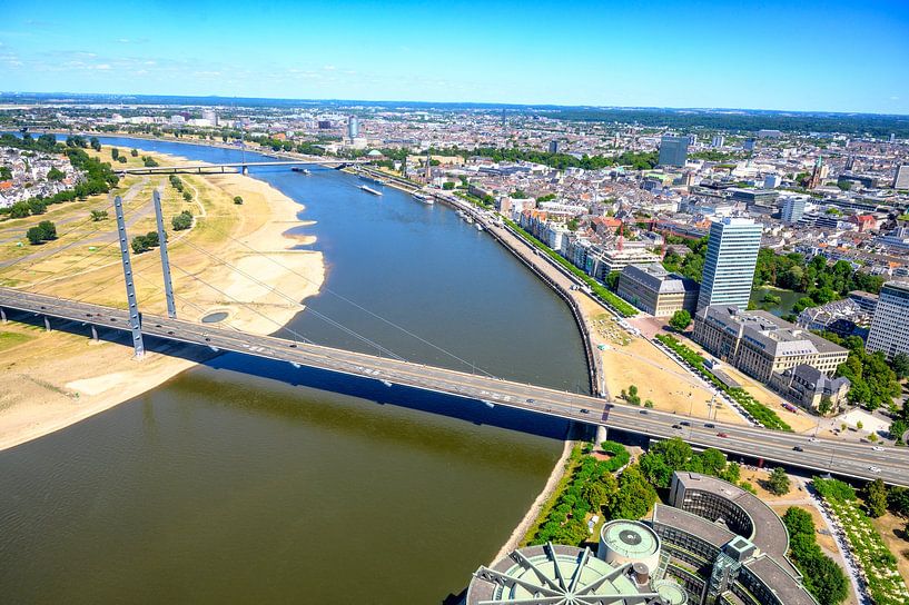 Düsseldorf Stadtansicht am Rheinufer von Sjoerd van der Wal Fotografie