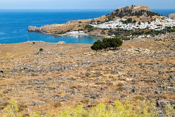 Vue panoramique de la ville de Lindos sur l'île grecque de Rhodes sur Reiner Conrad