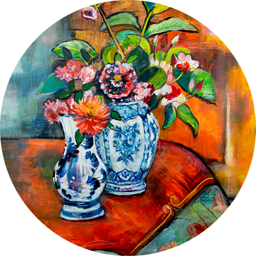 Bloemen op tafel in delftsblauwe vazen van Liesbeth Serlie