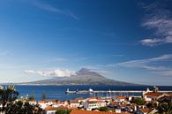 Uitzicht vanaf Horta, Faial op de vulkaan Pico van Arline Photography thumbnail