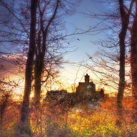 Le château de Ronneburg en Hesse dans la lumière mystique du soir. sur Bernd Müller