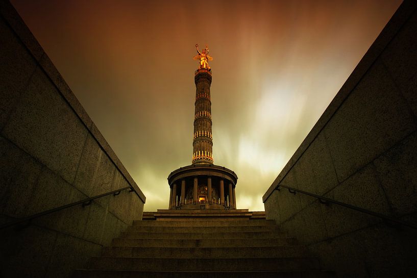 Victory Column Berlin by Frank Herrmann