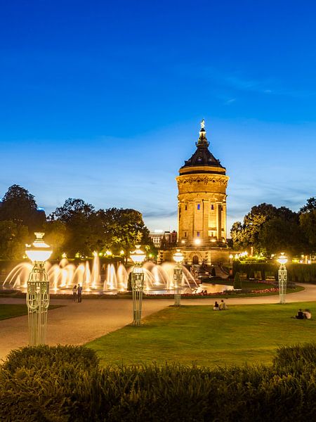 Friedrichsplatz mit dem Wasserturm in Mannheim von Werner Dieterich