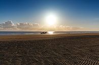 Strand met zonsopkomst Normandie Frankrijk van Rob van der Teen thumbnail