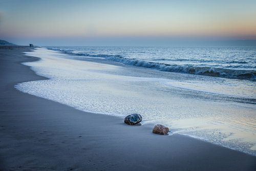 Blauw uur op het strand op Sylt