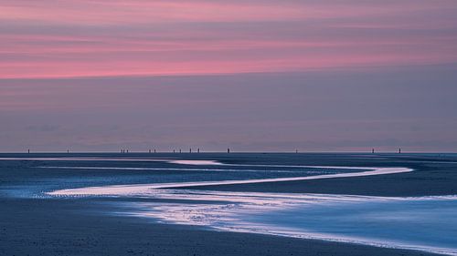 sereen zeegezicht bij zonsondergang
