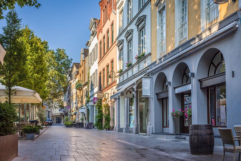 Grabenstrasse in der Altstadt von Wiesbaden by Christian Müringer